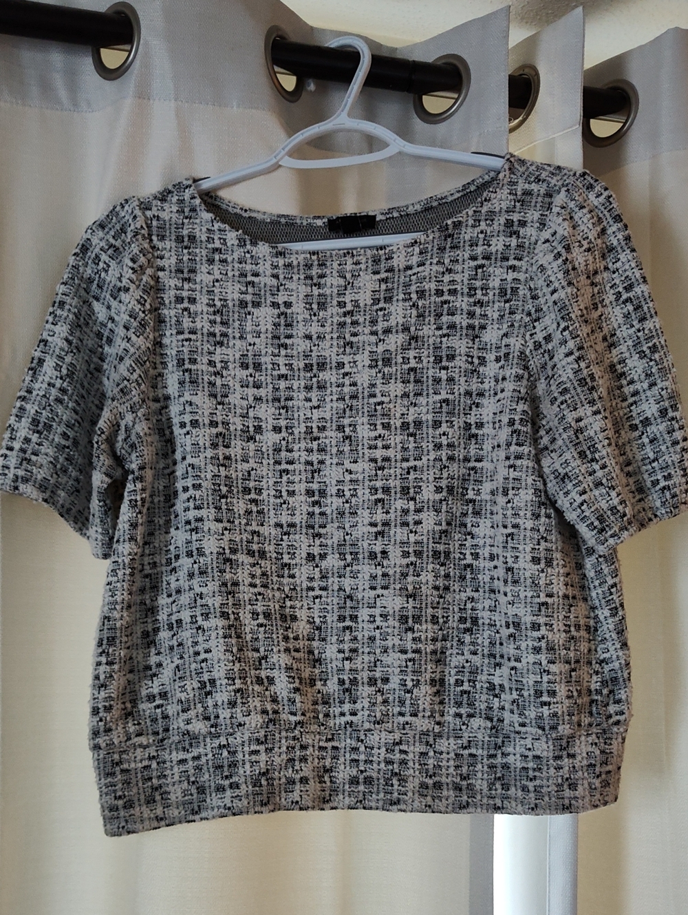 Ann Taylor Black and White Textured Cropped Top